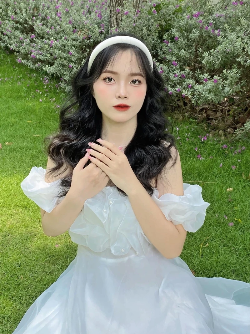 Ảnh hot girl Trung Quốc AU88 dễ thương, với nụ cười tươi và vẻ đẹp tự nhiên